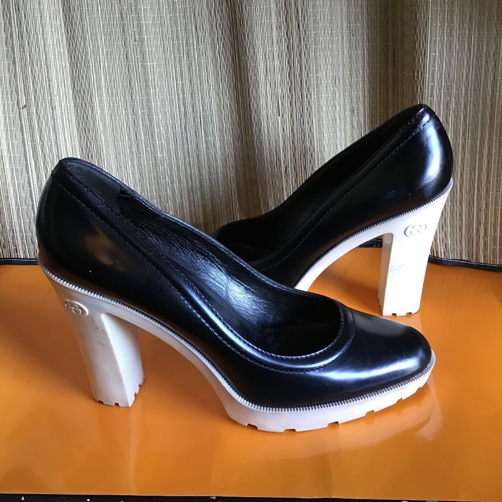 Gucci Black Leather Round Toe Lug Sole Pumps